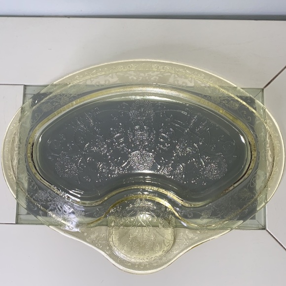 HAZEL ATLAS FLORENTINE #2 POPPY YELLOW 12" PLATTER with GRAVY BOAT INDENT—1930’s - Picture 9 of 10